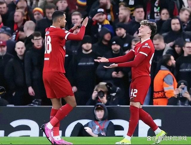  郑钦文与德约科维奇同场竞技 