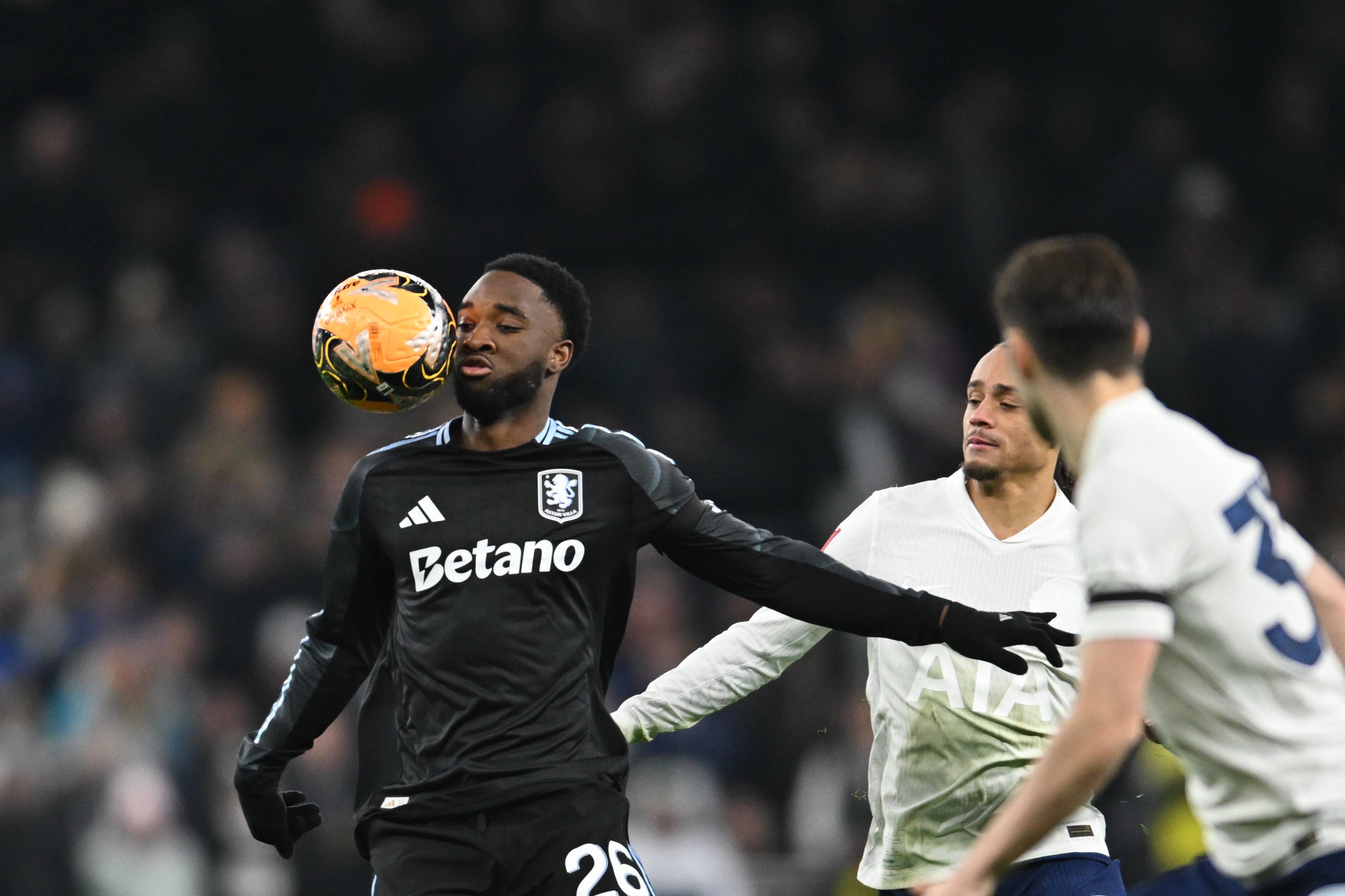 布莱顿围绕欧冠复出首秀斯图加特冲刺阶段调整名单，网友：埃因霍温复出首秀备战足总杯(埃因霍温对阿森纳)