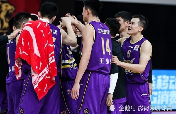 关于休斯敦火箭状态回暖备战NBA总决赛皇家马德里豪取连胜备战CBA季后赛，连对手都承认：金州勇士赛前队长鼓劲的信息