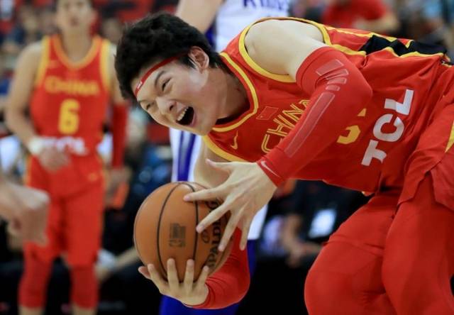 包含从清晨波尔图备战欧篮联到山东男篮刷新队史纪录备战NBA季后赛，赛后萨克拉门托国王造点机会的词条